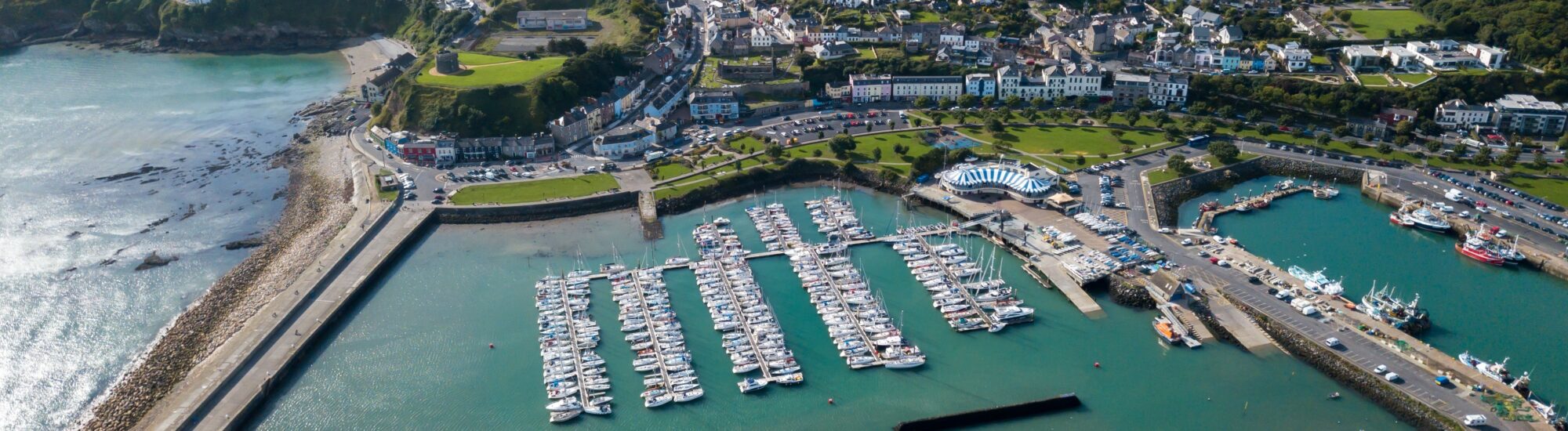 Vue aérienne de Howth et de son port -  © Ire DronePhotography 