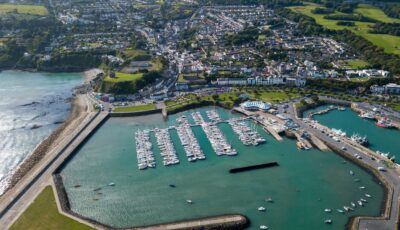Vue aérienne de Howth et de son port - © Ire DronePhotography
