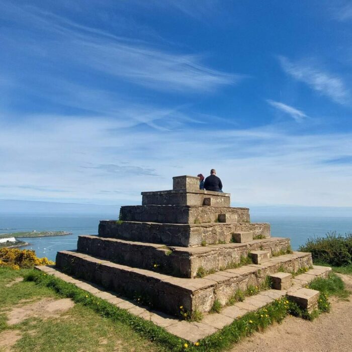 La Wishing Stone (The Pyramid on Killiney Hill) - © Paola Floris, Fáilte Ireland