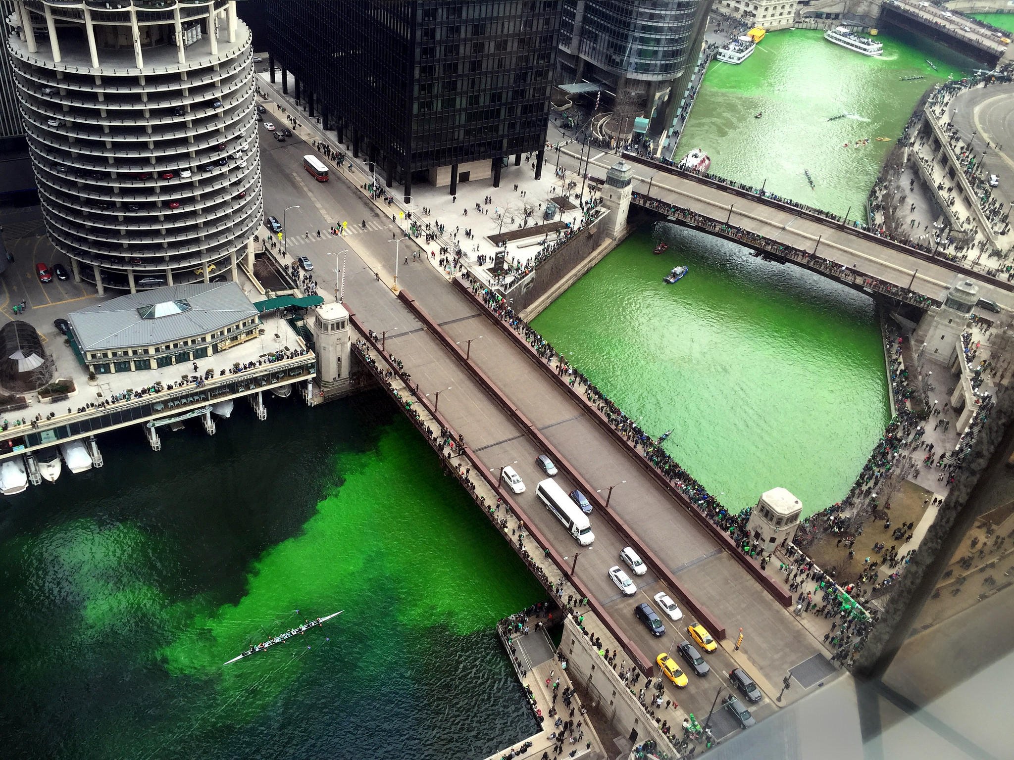 Saint Patrick : Chicago colore sa rivière en vert ...