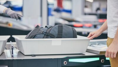 Passage de la sécurité à l'aéroport - Chalabala