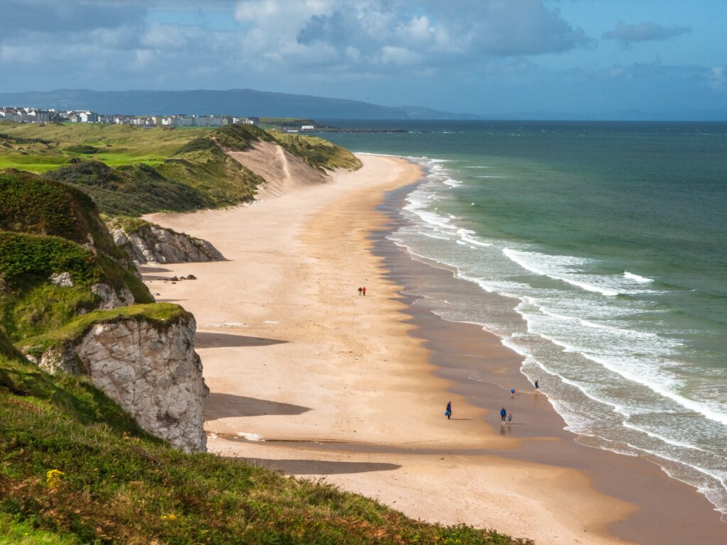 La plage de Whiterocks à Portrush -© Monica