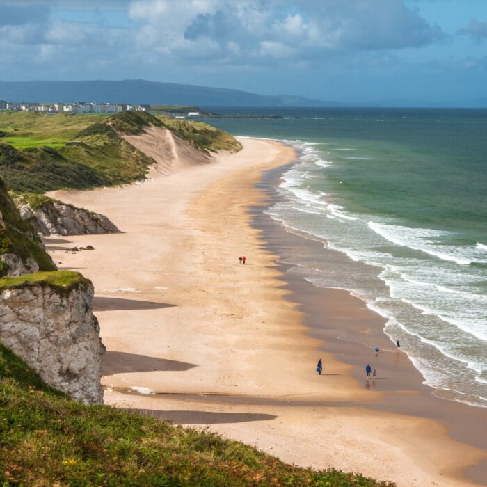 La plage de Whiterocks à Portrush -© Monica