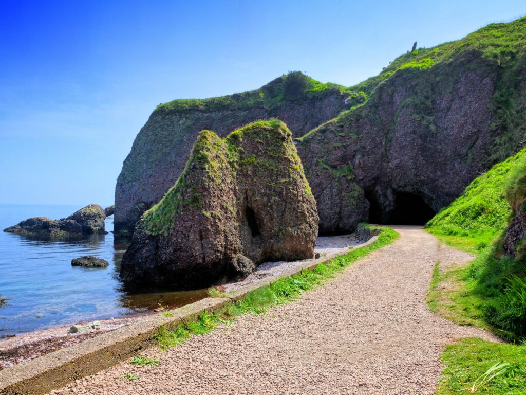 Les Cushendun caves - © Jenifoto