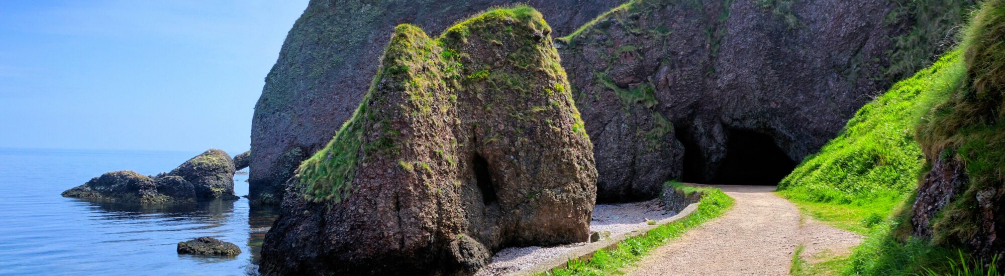 Les Cushendun caves - © Jenifoto 