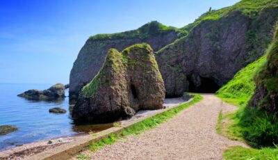 Les Cushendun caves - © Jenifoto