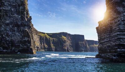 Die Cliffs of Moher vom Meer aus gesehen - ESchweitzer