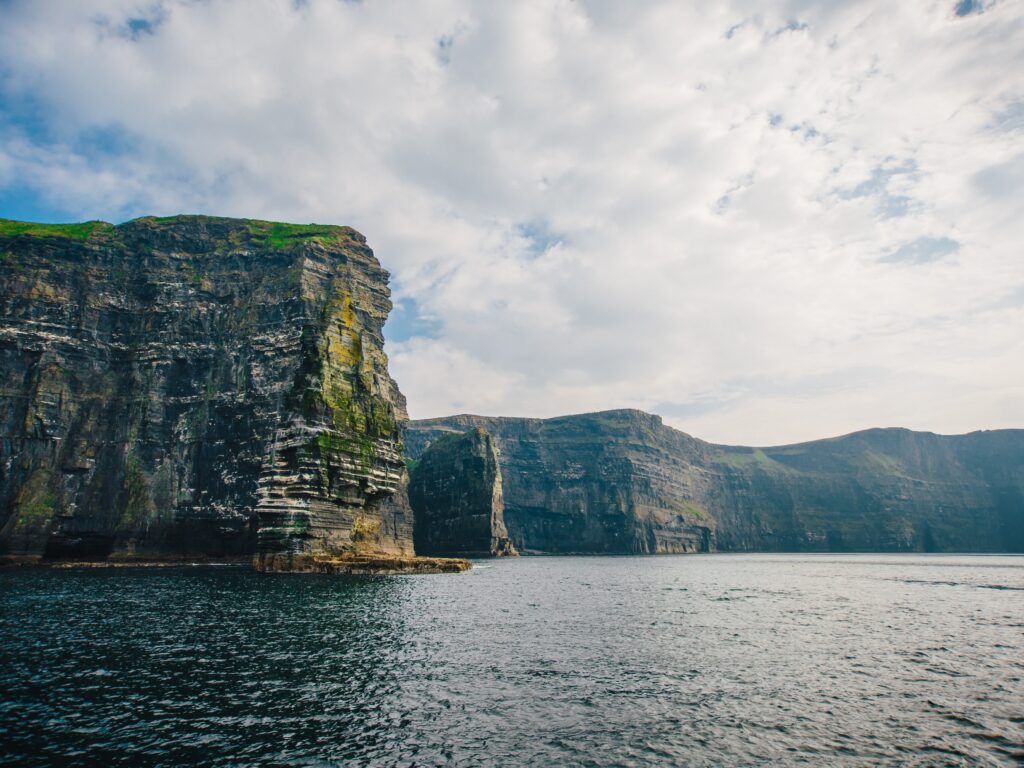 Les Falaises de Moher vue d’en bas – Simon Crowe