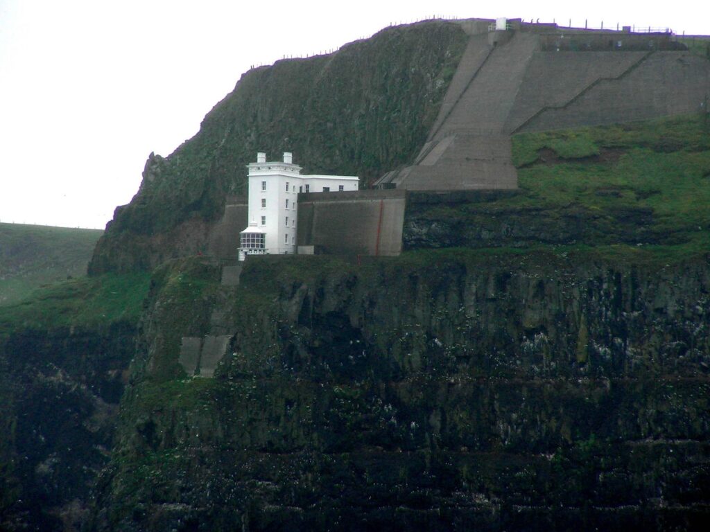 Le Rathlin West Light - Allan LEONARD - cc