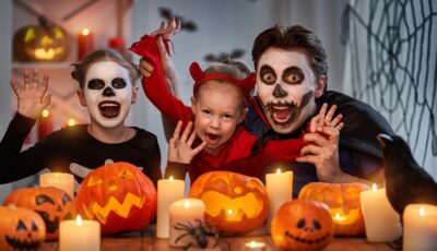 Une famille célébrant Halloween - © choreograph