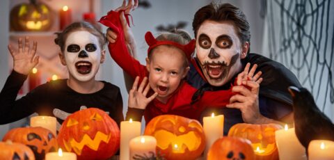 Une famille célébrant Halloween - © choreograph