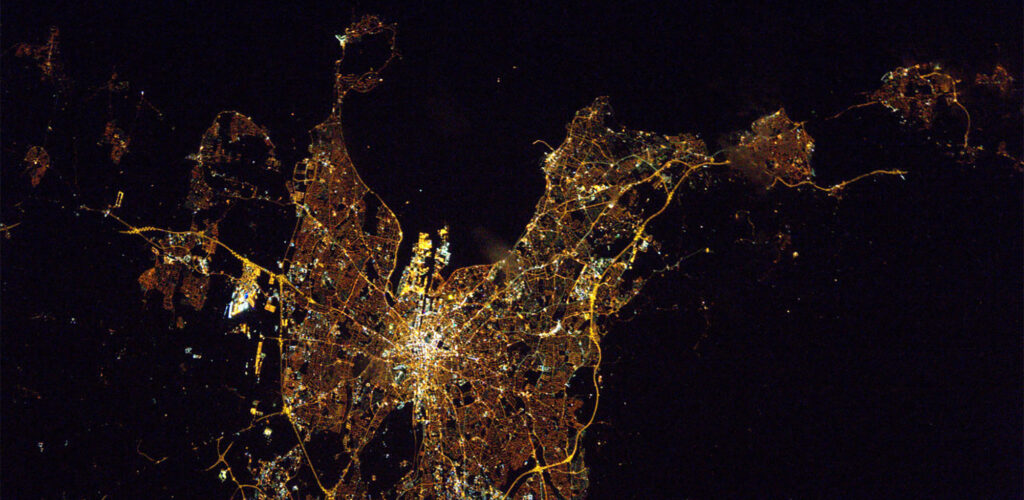 Dublin la nuit, vue depuis l’ISS. © Twitter/@Thom_astro - ESA/NASA