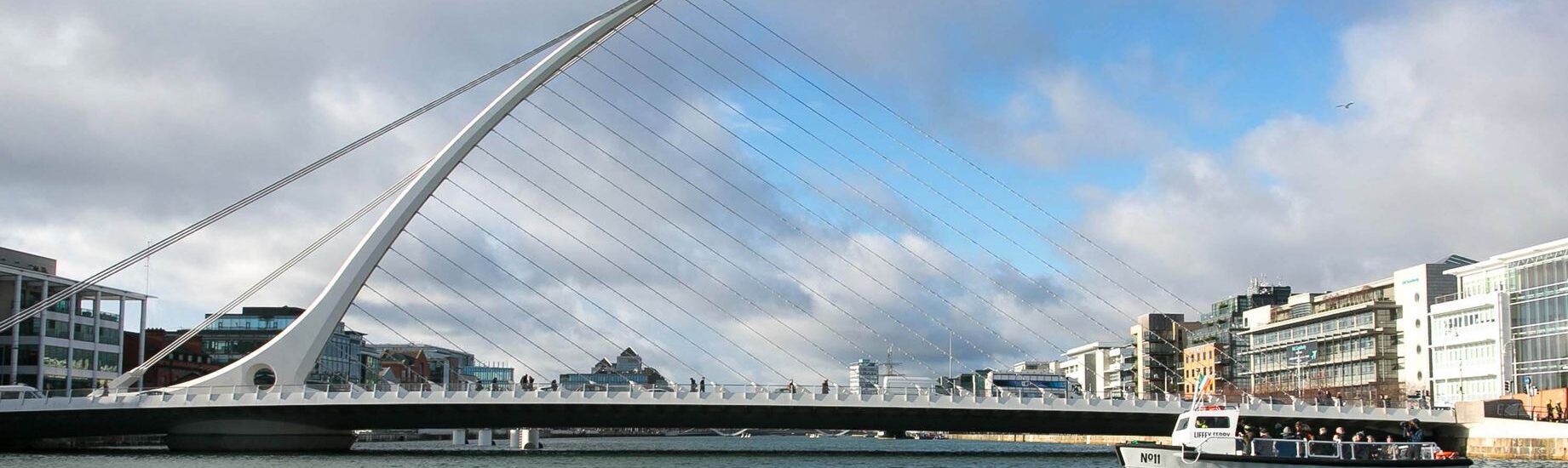Le Ferry N°11 en pleine traversée de la Liffey - Shane O'Neill, SON Photographic