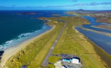 La piste d'atterrissage de l'aéroport de Donegal