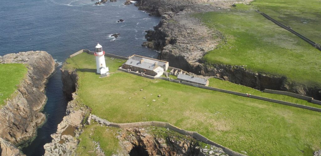 Un cottage et son phare en vente en Irlande pour 75 000€