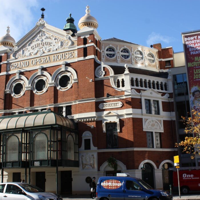 Façade du Grand Opera House de Belfast – Ardfern – cc