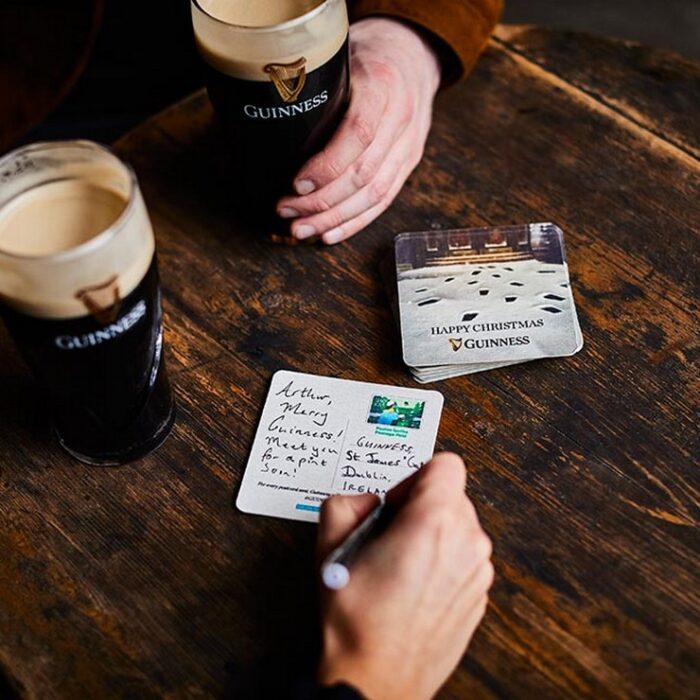 Des sous-bocks Guinness, qui servent de carte postale !