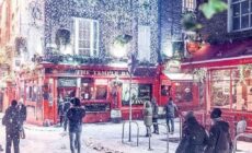 De la neige à Temple Bar, à Dublin en Irlande - @allexphotography