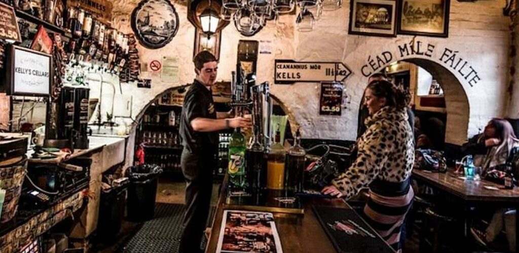 Le Kelly's Cellars Irish Pub à Belfast • Guide