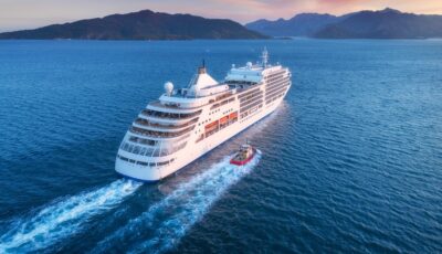 Un bateau de croisière en Irlande - den-belitsky
