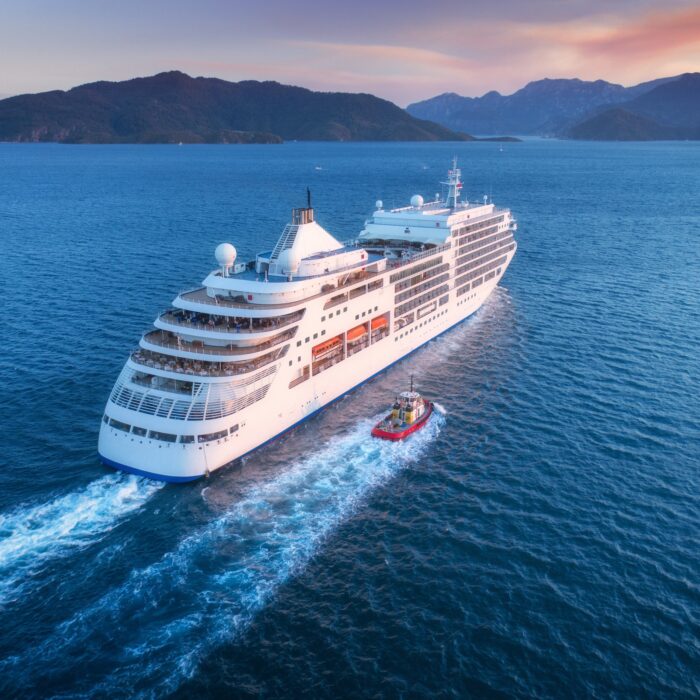 Un bateau de croisière en Irlande - den-belitsky