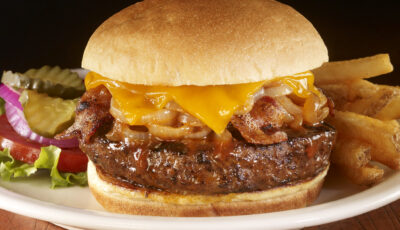 A burger from the Hard Rock Cafe - Schröder+Schömbs PR _ Brands | Media | Lifestyle - cc