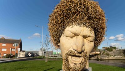 Luke Kelly statue on Guild Street, Dublin - William Murphy - cc