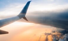 Un avion en partance pour l'Irlande - Photo by Tom Barrett on Unsplash