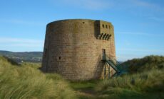 La Magilligan Martello Tower - lizsmith - cc