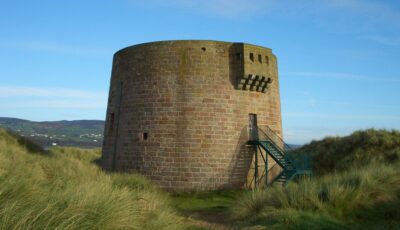 La Magilligan Martello Tower - lizsmith - cc