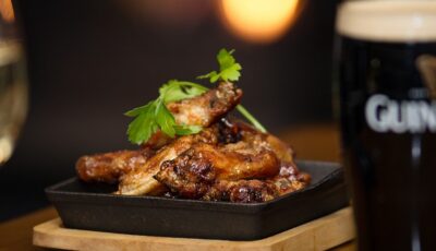 Des chicken wings - Keogh's Pub, Kinvara