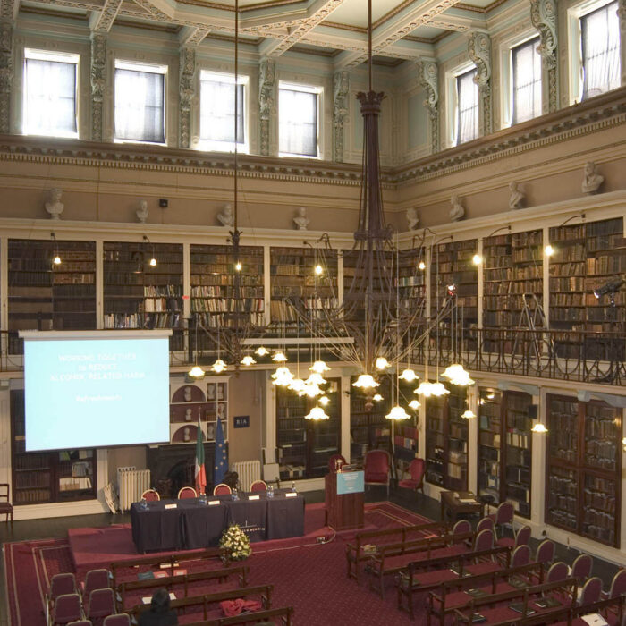 Salle de la Royal Irish Academy - KarenRIA - cc