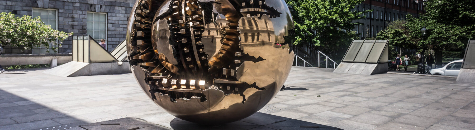 Sphere with Sphere à Trinity College, Dublin - William Murphy - cc