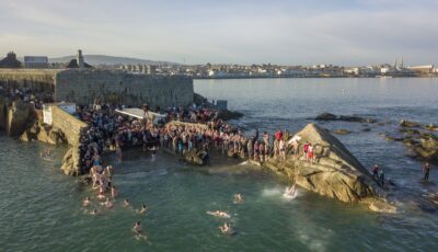 Forty Foot, lors de la baignade glacée de Noël - © Eugene Remizov