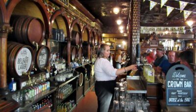 The Crown Liquor Saloon - David Stanley - cc
