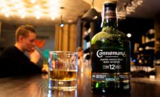 Une bouteille de Whiskey Connemara - IgorGolovniov
