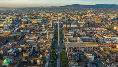 Vue aérienne sur O'Connell Street à Dublin - © Irish Drone Photography