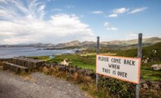 Vue de Allihies, sur la Péninsule de Beara, où les irlandais demandent aux touristes de revenir à la fin de la pandémie - © Fabiano