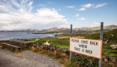 Vue de Allihies, sur la Péninsule de Beara, où les irlandais demandent aux touristes de revenir à la fin de la pandémie - © Fabiano