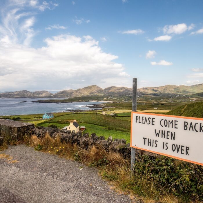 Vue de Allihies, sur la Péninsule de Beara, où les irlandais demandent aux touristes de revenir à la fin de la pandémie - © Fabiano