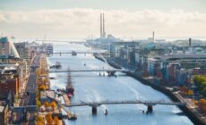 Vue aérienne du fleuve Liffey à Dublin - © SomethingIrish