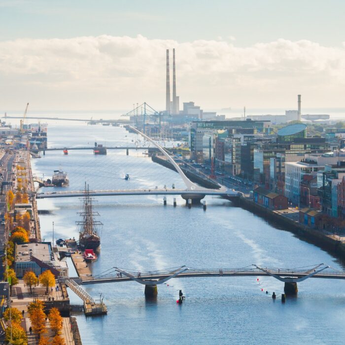 Vue aérienne du fleuve Liffey à Dublin - © SomethingIrish