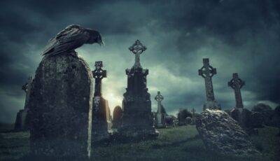 Un cimetière le soir de la Samain - © Elena Schweitzer