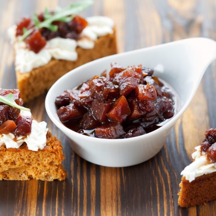 Du relish irlandais sur du fromage - © Svetlana Kolpakova