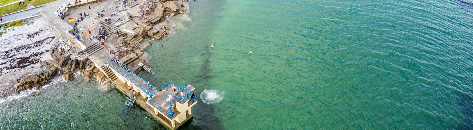 Vue aérienne de la Blackrock diving tower - © lisandrotrarbach 