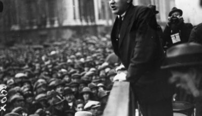 Michael Collinns harangue la foule