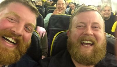 Deux sosies improbables se rencontrent à bord d'un vol Ryanair