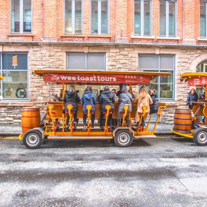 Des beer bike à Belfast - https://weetoasttours.com/