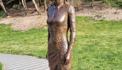 La scultpure de Maureen O'Hara à Glengarriff - Credit: Facebook / @visitglengarriff