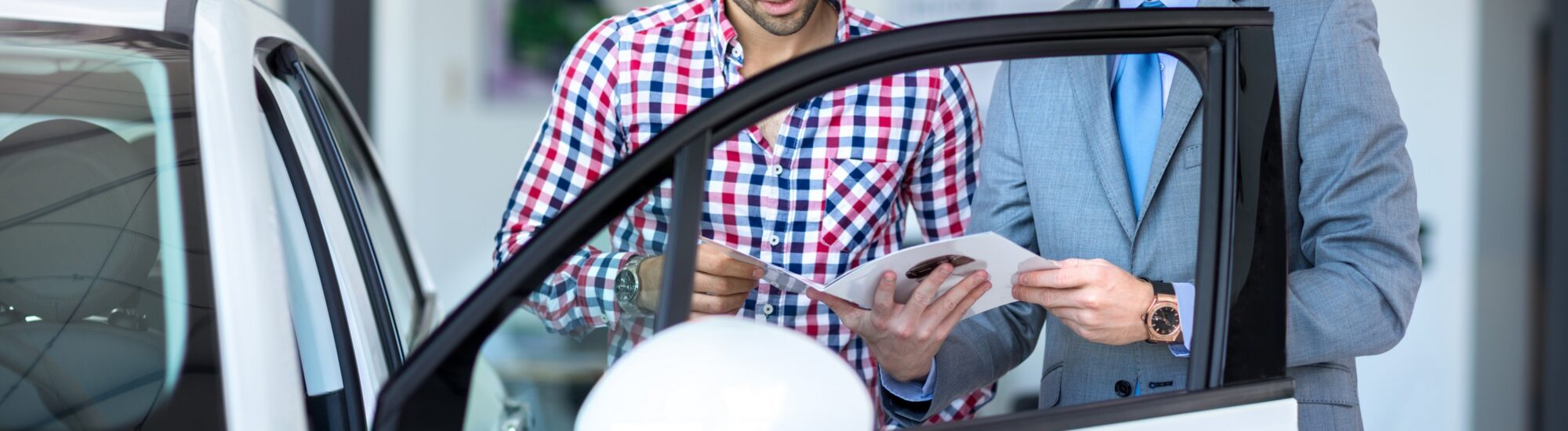 Pensez à l'assurance de voitre voiture ! - © luckybusiness 